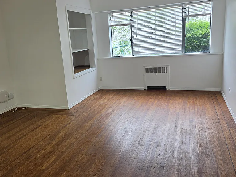 321 Agnes St — Photo 12