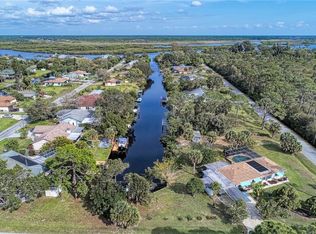 9001 Caloosa Dr, Venice, FL 34293