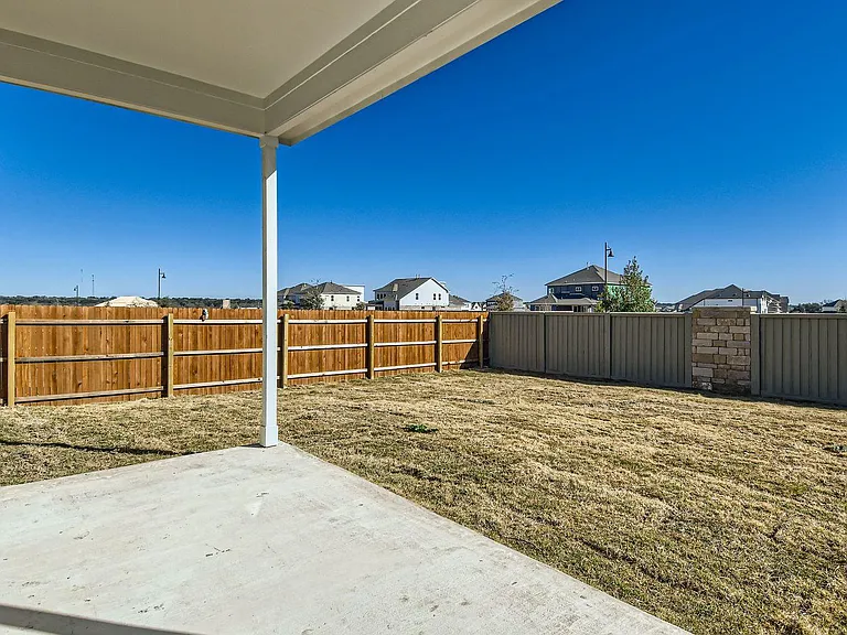 140 Bennington Dr — Photo 26