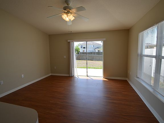 5th image of 10927 Banyan Wood Way