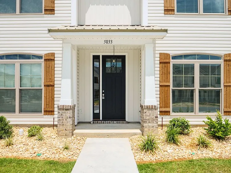 5033 Hamilton Cir — Photo 2
