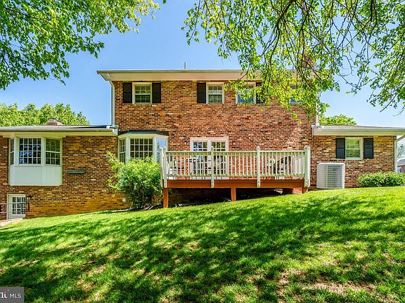 4th image of 6413 Noble Dr