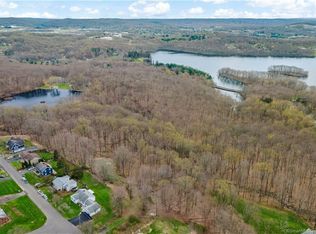 21 Grandview Dr, Danbury, CT 06811