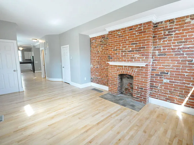 495 S Lazelle St — Photo 2