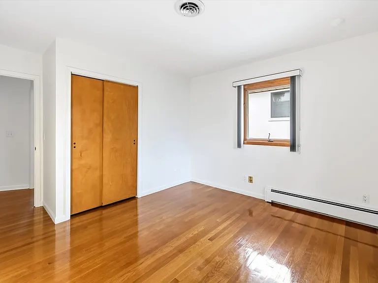 535 Summit St — Photo 9