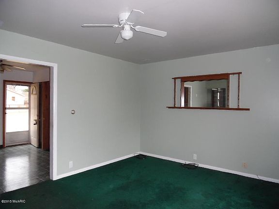 3rd image of 714 Alma St