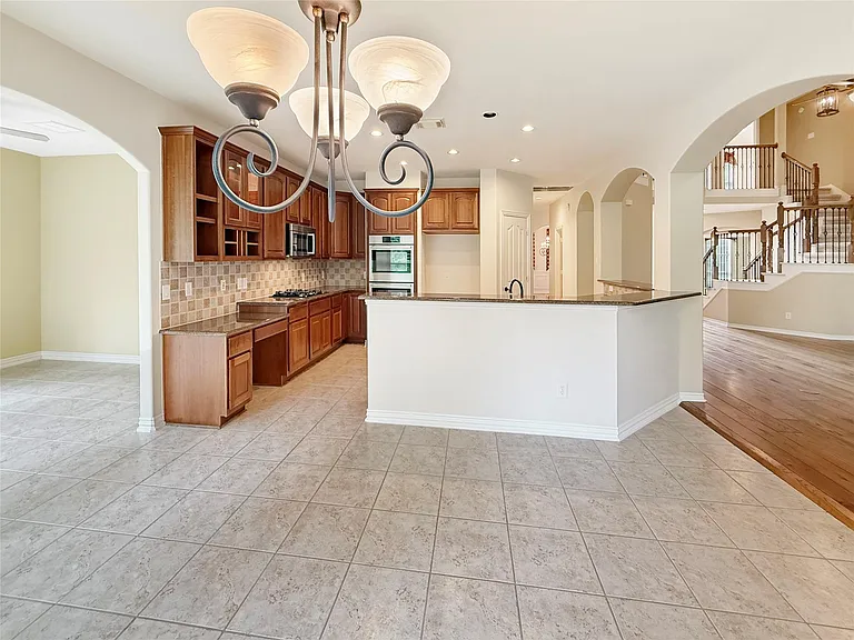110 W Lansdowne Cir — Photo 8