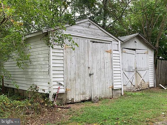 4th image of 42 42-44 Railroad Ave