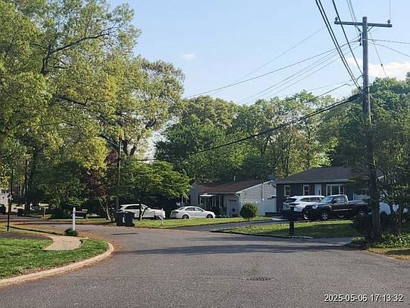 Exterior Neighborhood (street photo)