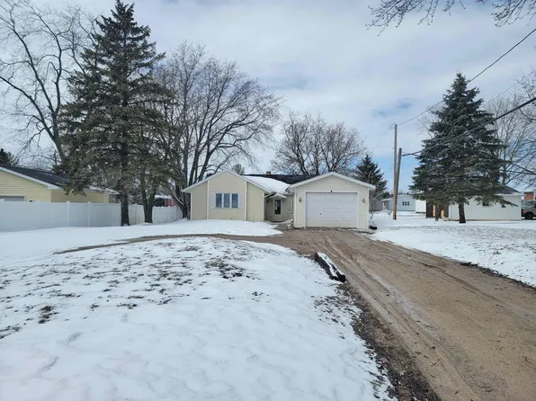 121 Lincoln St, Pulaski, WI 54162