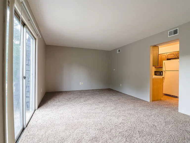 801 Hollycrest Dr — Photo 7