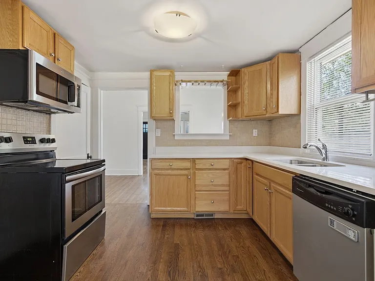 1911 Shelby Ave — Photo 17