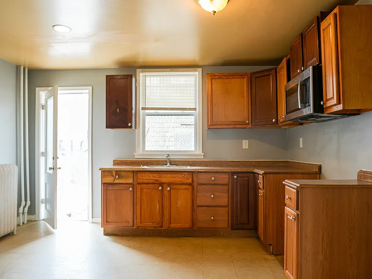 2600 Llewelyn Ave — Photo 5