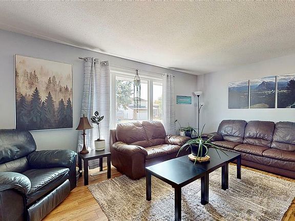 4th image of 109 Eden St