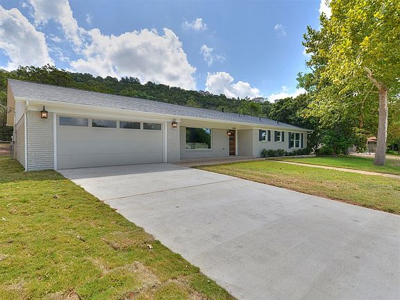 3rd image of 6605 Laurel Wood Dr