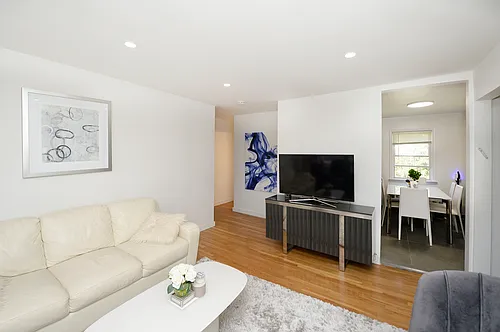 16 Plaza Rd #B Photo 1