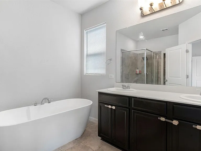 420 Winding Hollow Ln — Photo 22