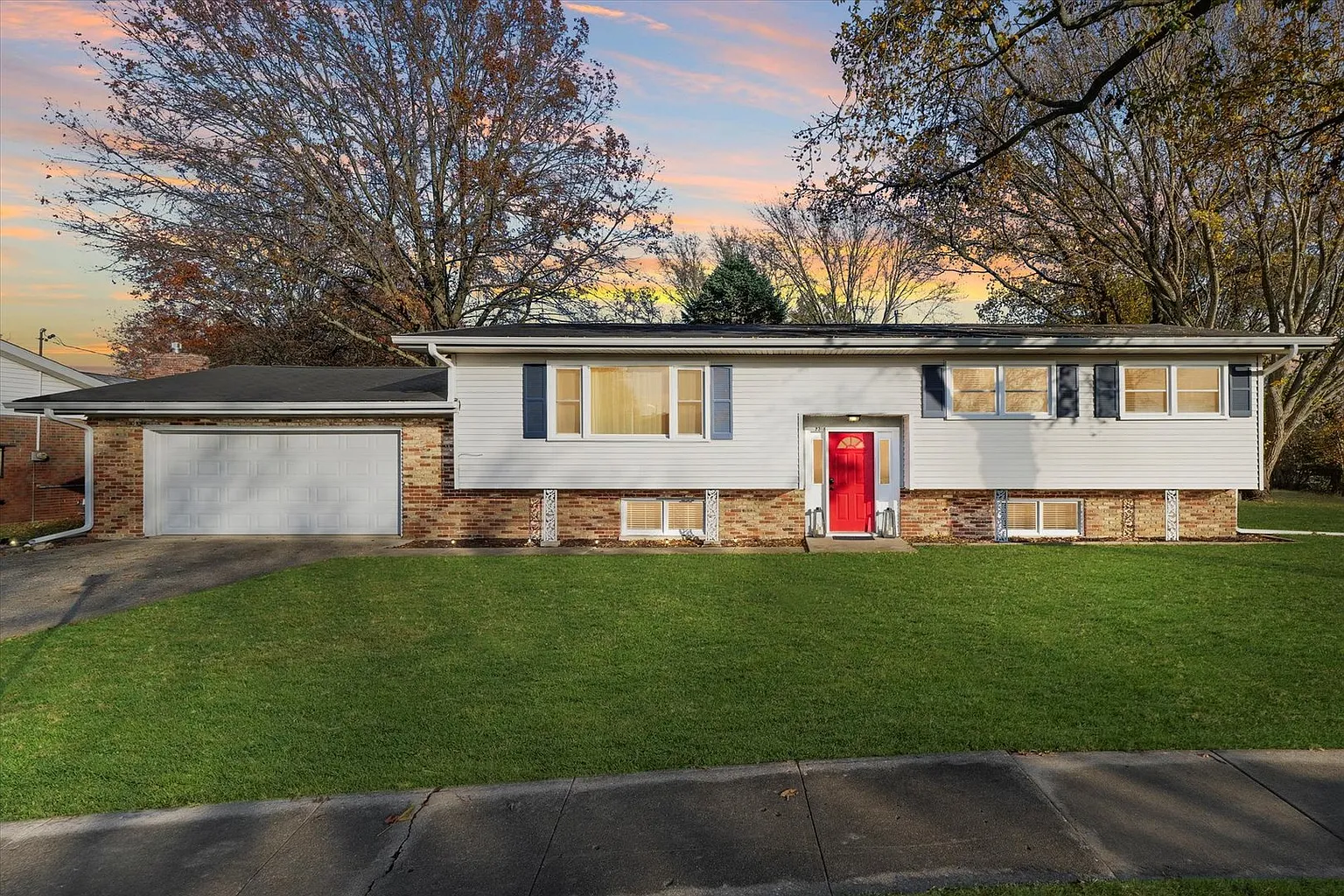 2318 Brookshire Dr E photo 1