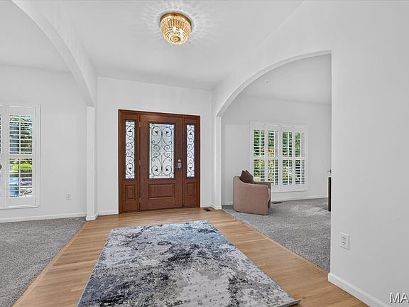 3rd image of 902 Stablefield Ct
