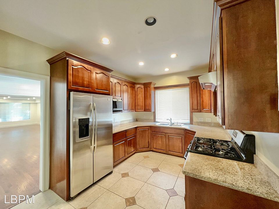 1st image of 1219 N June St