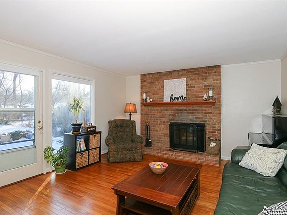 3rd image of 7924 Burgundy Ln