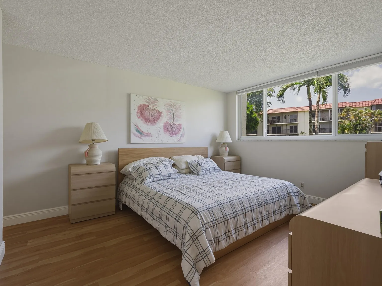 1 bed, 2.5 bath, 900 sqft, $1,650 — Photo 3