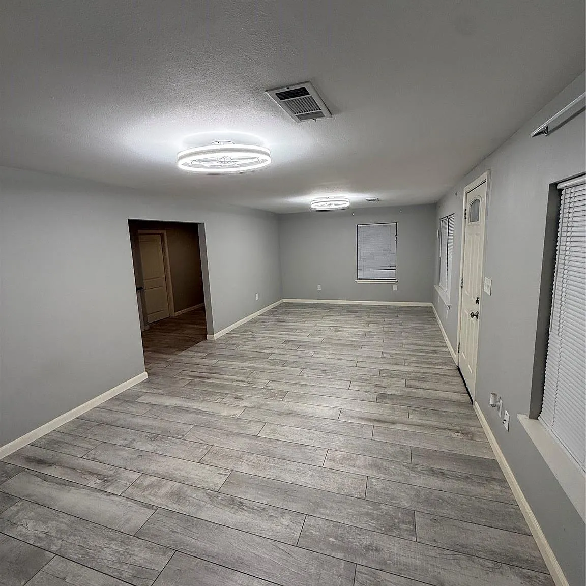 3 bed, 2.0 bath, 948 sqft, $1,700 — Photo 3