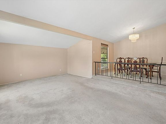 3rd image of 1209 Whittenburg Dr
