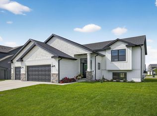 2431 Phoenix Rd SW, Rochester, MN 55902