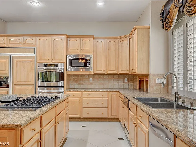 2041 Troon Dr — Photo 26