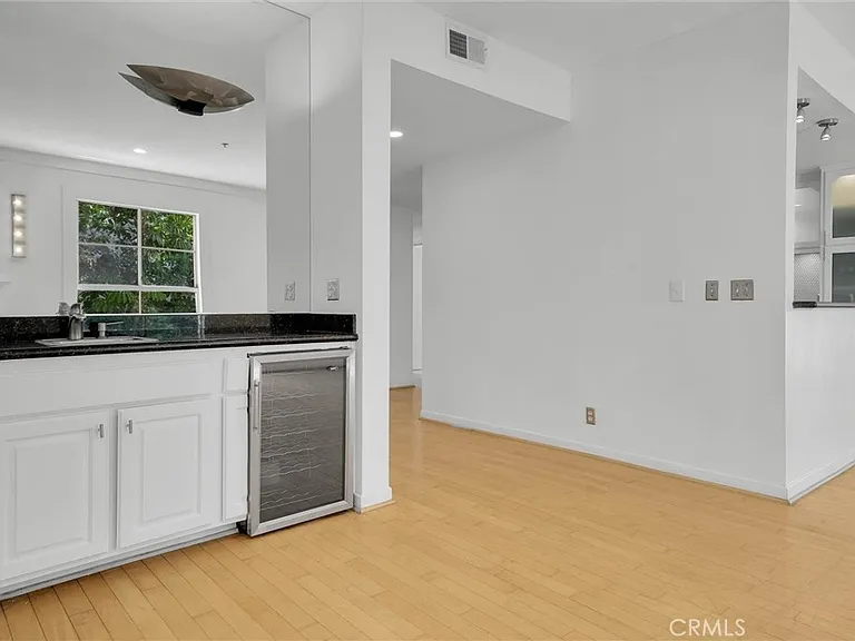 1401 S Bentley Ave #203 — Photo 5