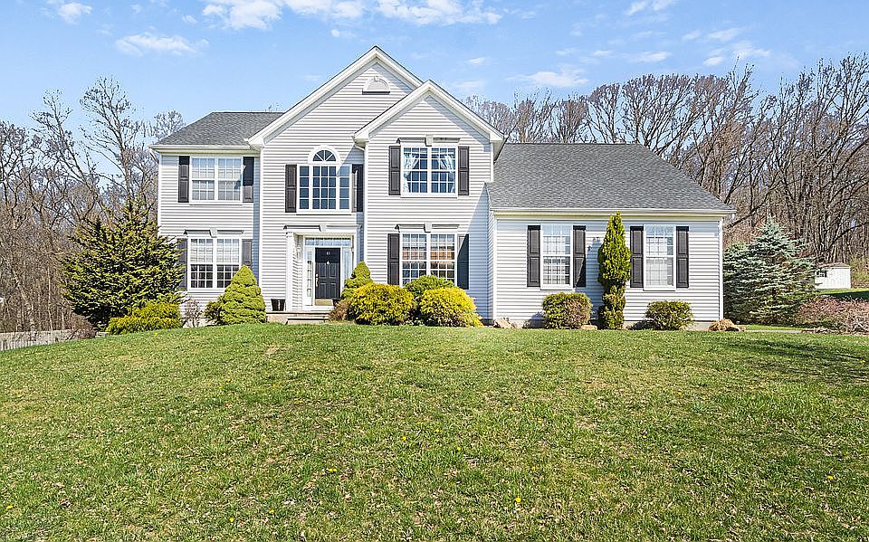 1st image of 19 Dorset Dr