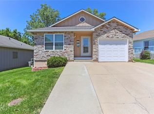 18100 E Whitney Rd S, Independence, MO 64057