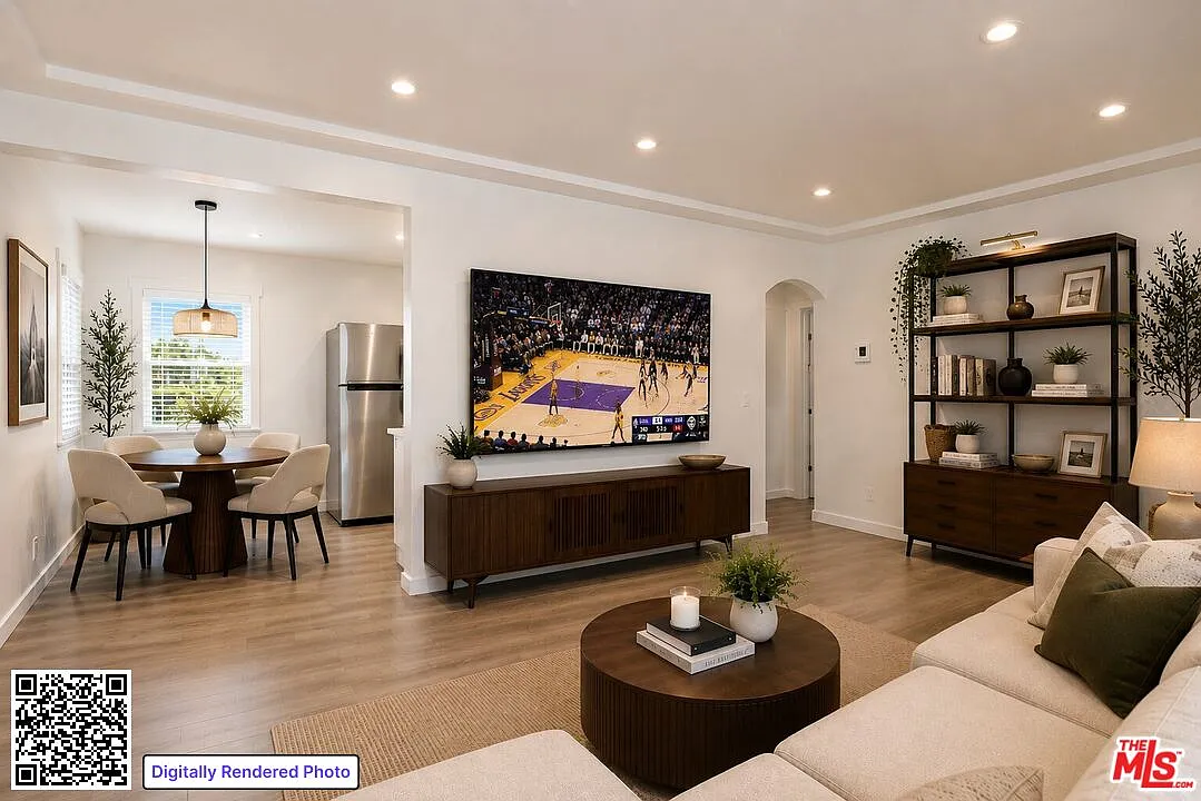 2 bed, 1.0 bath, 850 sqft, $3,850 — Photo 2