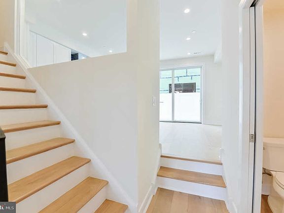 5th image of 1723 N Howard St #8