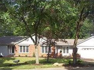 15934 Silent Creek Ct, Chesterfield, MO 63017