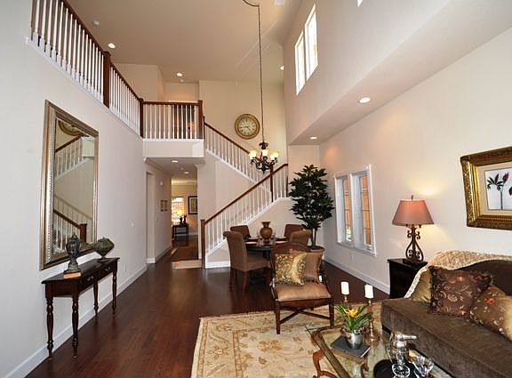 2nd image of 807 Skycrest Dr