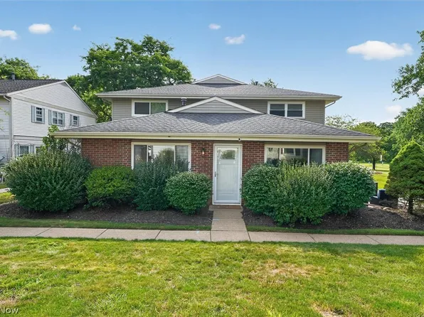 3826 Twin Pines Dr, Uniontown, OH 44685