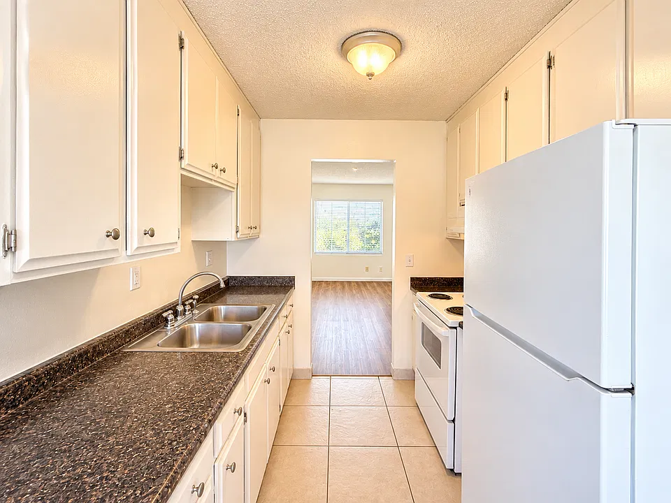 1142 Terry Ln #11