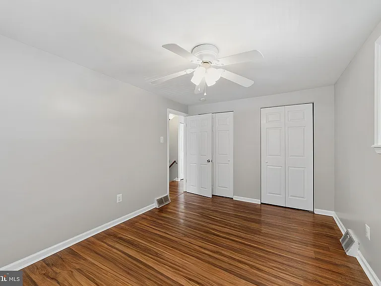 1135 W Thompson St — Photo 10