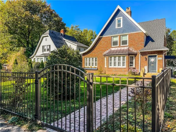 1427 Delia Ave, Akron, OH 44320