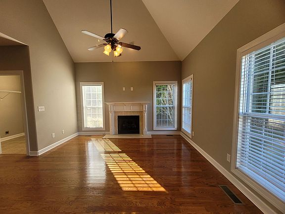 2nd image of 971 Willow Cir
