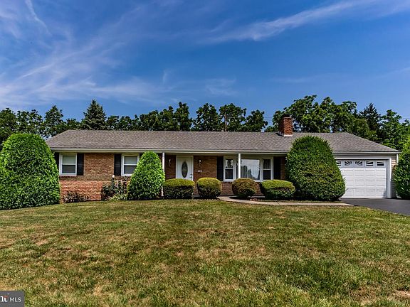 2nd image of 936 Emily Dr
