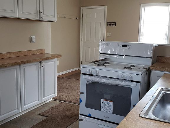 4th image of 27650 Powers St