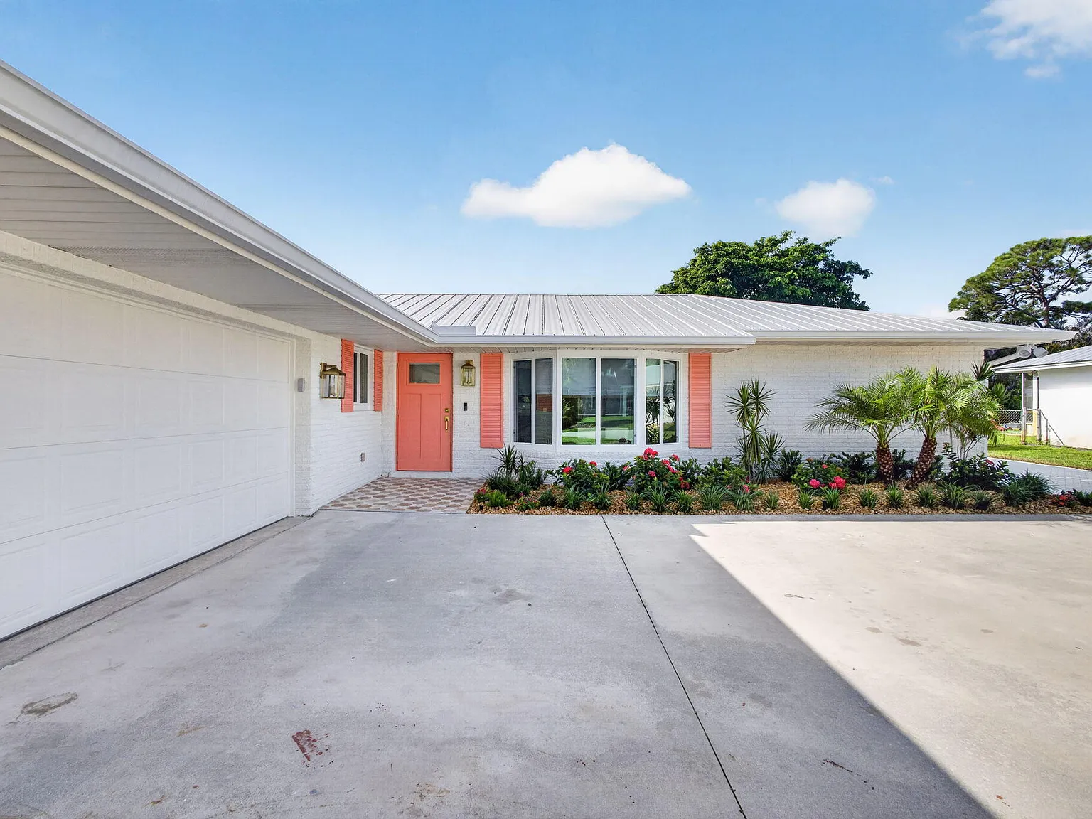 3 bed, 2.0 bath, 1602 sqft, $4,300 — Photo 3