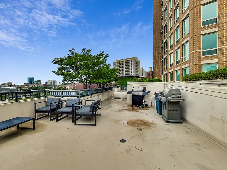 600 N Kingsbury St #809 — Photo 21