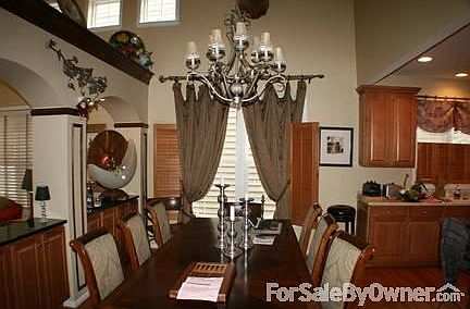 Dining Area open to living & kitchen
						:
						Perfect for entertaining, Open floorplan. Divider with more cabinets & granite.