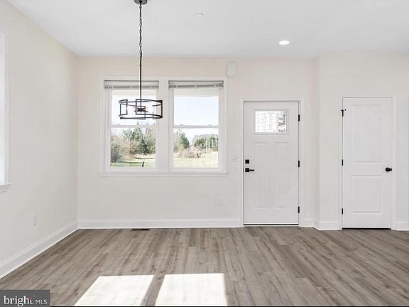 5th image of 5 Sunrise Ave