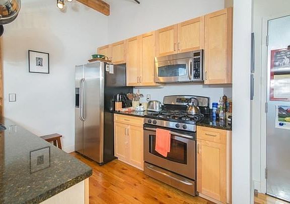 4th image of 589 Essex St Unit 403