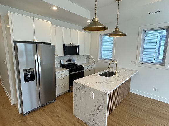 5th image of 6048 S Eberhart Ave #3